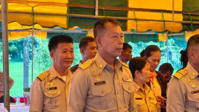 Photo of วันที่ 3 สิงหาคม 2569 นำโดยนายเผ่าพันธ์ เสมาทอง นายกองค์การบริหารส่วนตำบลโนนหมากมุ่น คณะผู้บริหาร ประธานสภาองค์การบริหารส่วนตำบลสมาชิกสภาองค์การบริหารส่วนตำบล หัวหน้าส่วนราชการ เข้าร่วมพิธีมอบบ้านกาชาด นางอมร ศิราเวียง